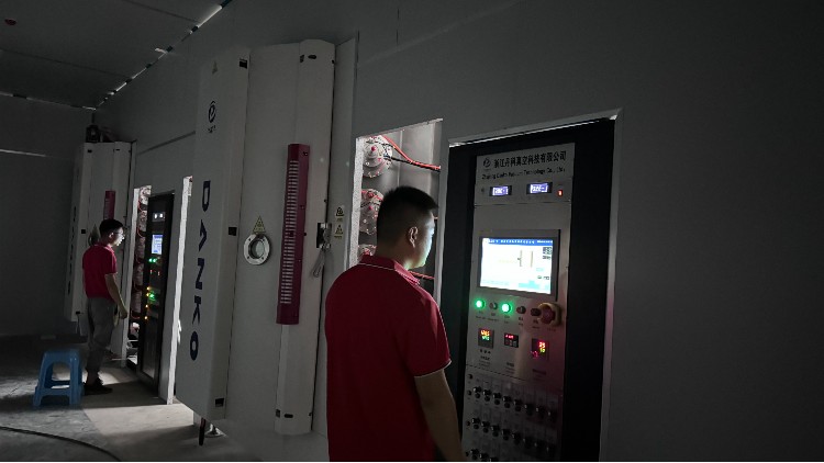 暖暖在线日本免费中文快蝕刻：PVD電鍍車間
